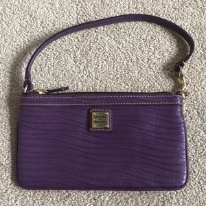 Dooney & Bourke wristlet in excellent condition